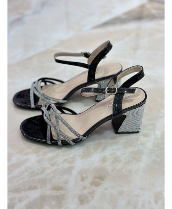 Sandalia trenzada negra