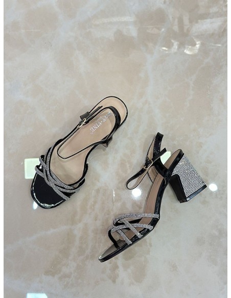 Sandalia trenzada negra