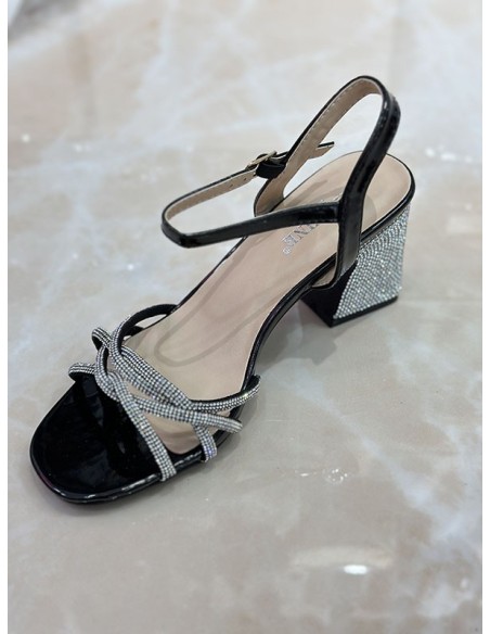 Sandalia trenzada negra