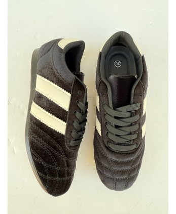 Deportiva Terciopelo Negra