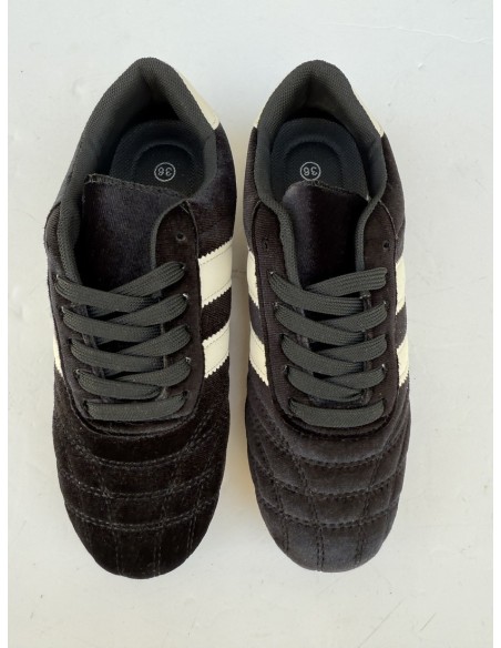 Deportiva Terciopelo Negra