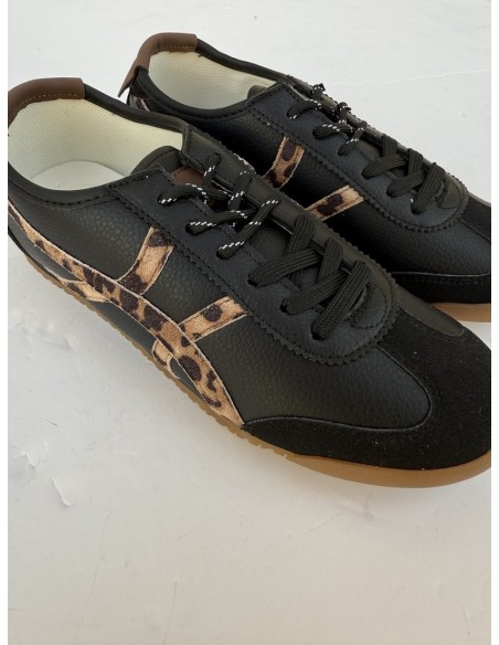 Deportiva Ámbar Negra