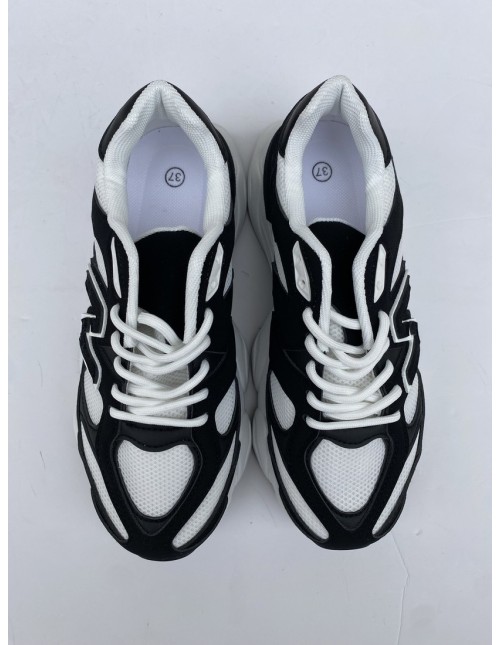 Deportiva Balance Negra