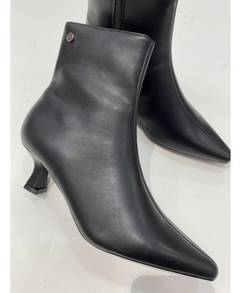 Botín Carmela Negro Material 2