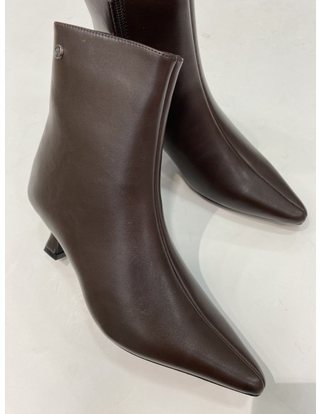 Botín Carmela Marrón Material
