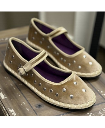 Manoletina Praga Beige Tachuelas