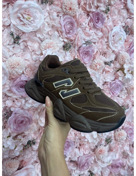 Deportiva Claudia marrón chocolate