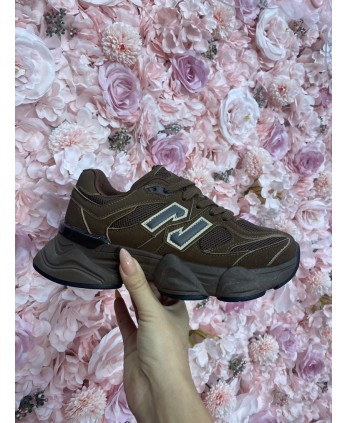 Deportiva Claudia marrón chocolate