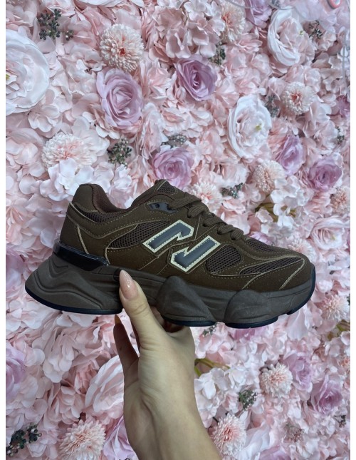 Deportiva Claudia marrón chocolate