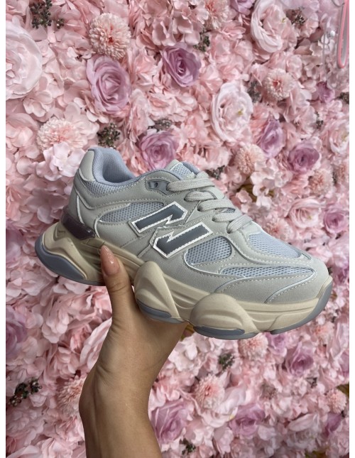 Deportiva Claudia Gris