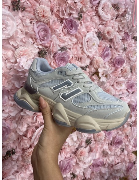 Deportiva Claudia Gris