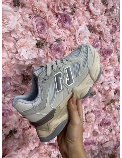 Deportiva Claudia Gris