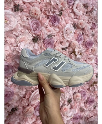 Deportiva Claudia Gris