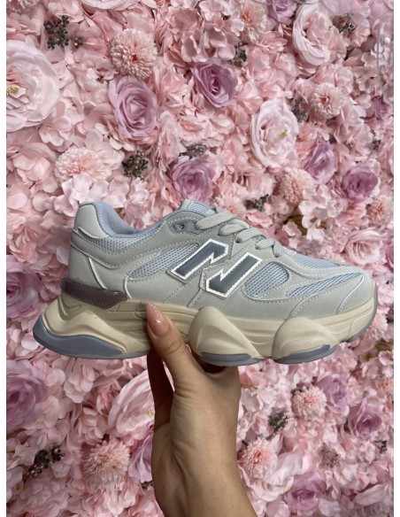 Deportiva Claudia Gris