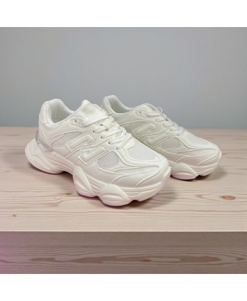 Deportiva Claudia blanca