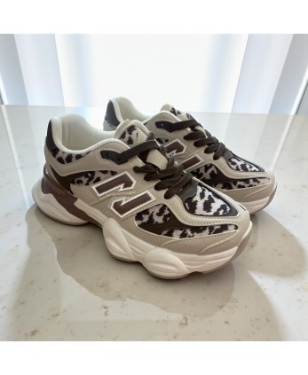 Deportiva Claudia Leo Marrón