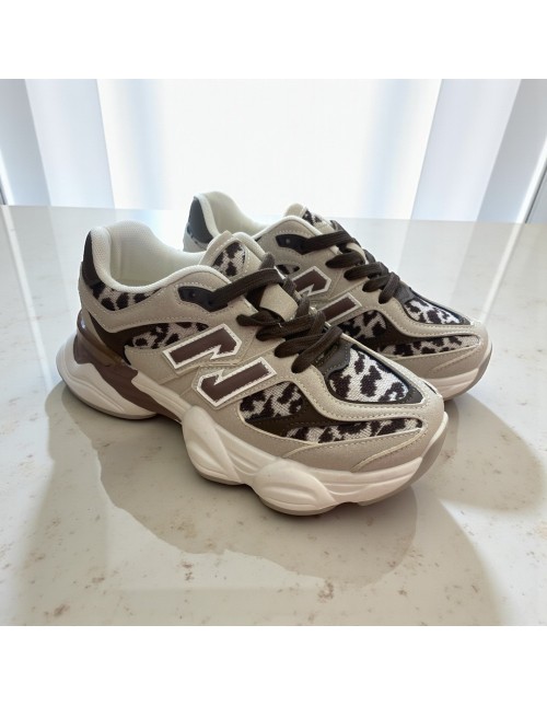 Deportiva Claudia Leo Marrón